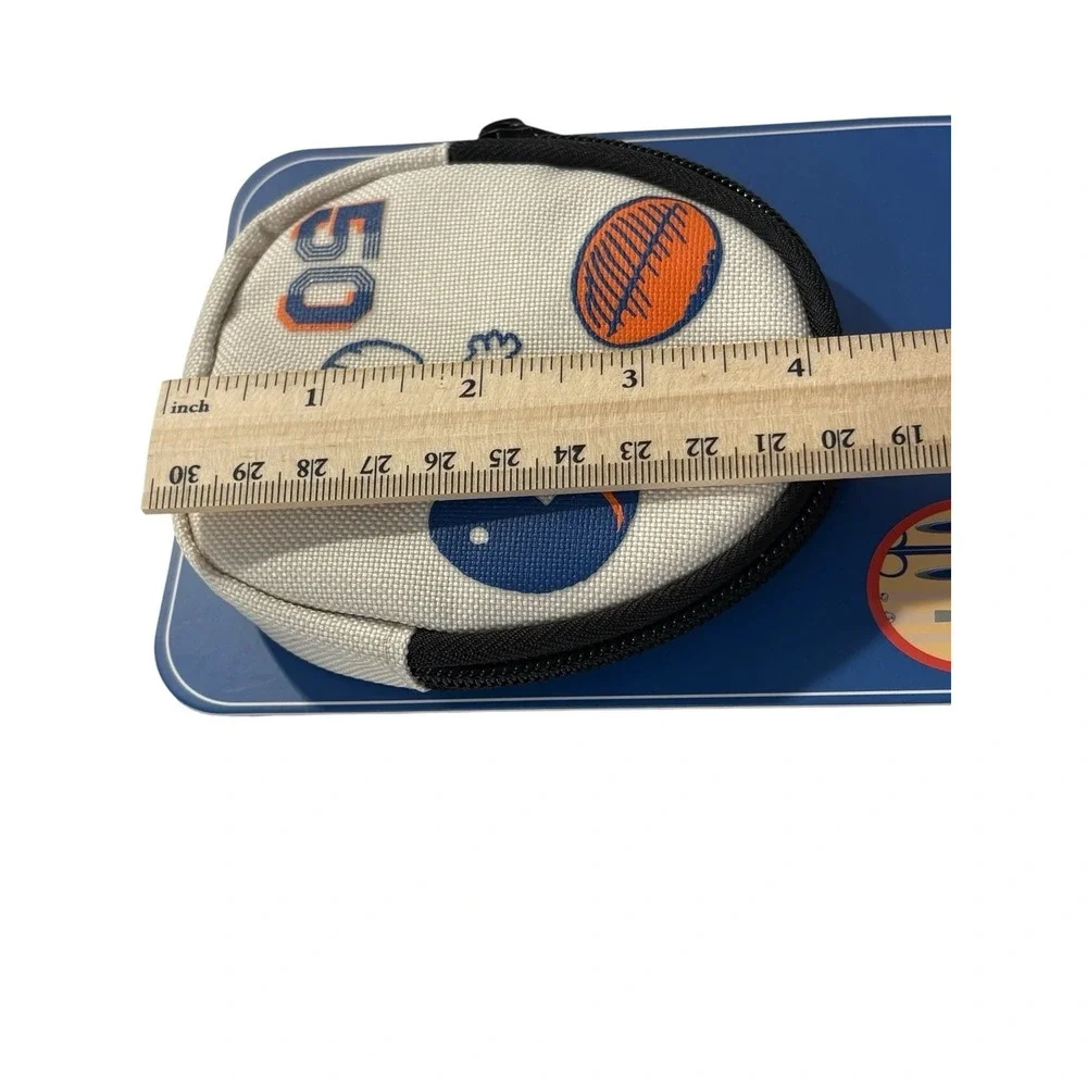 Snoopy Playing Football Small Bag Pouch 6 Piece Manicure Set Peanuts‎ x Celavi